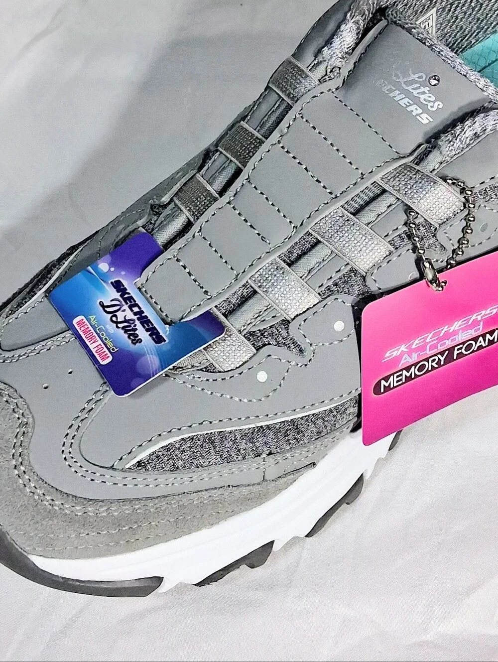 Women's Sporty Grey & White Skechers Size 11 D'Lites NWT Air Cooled Memory Foam